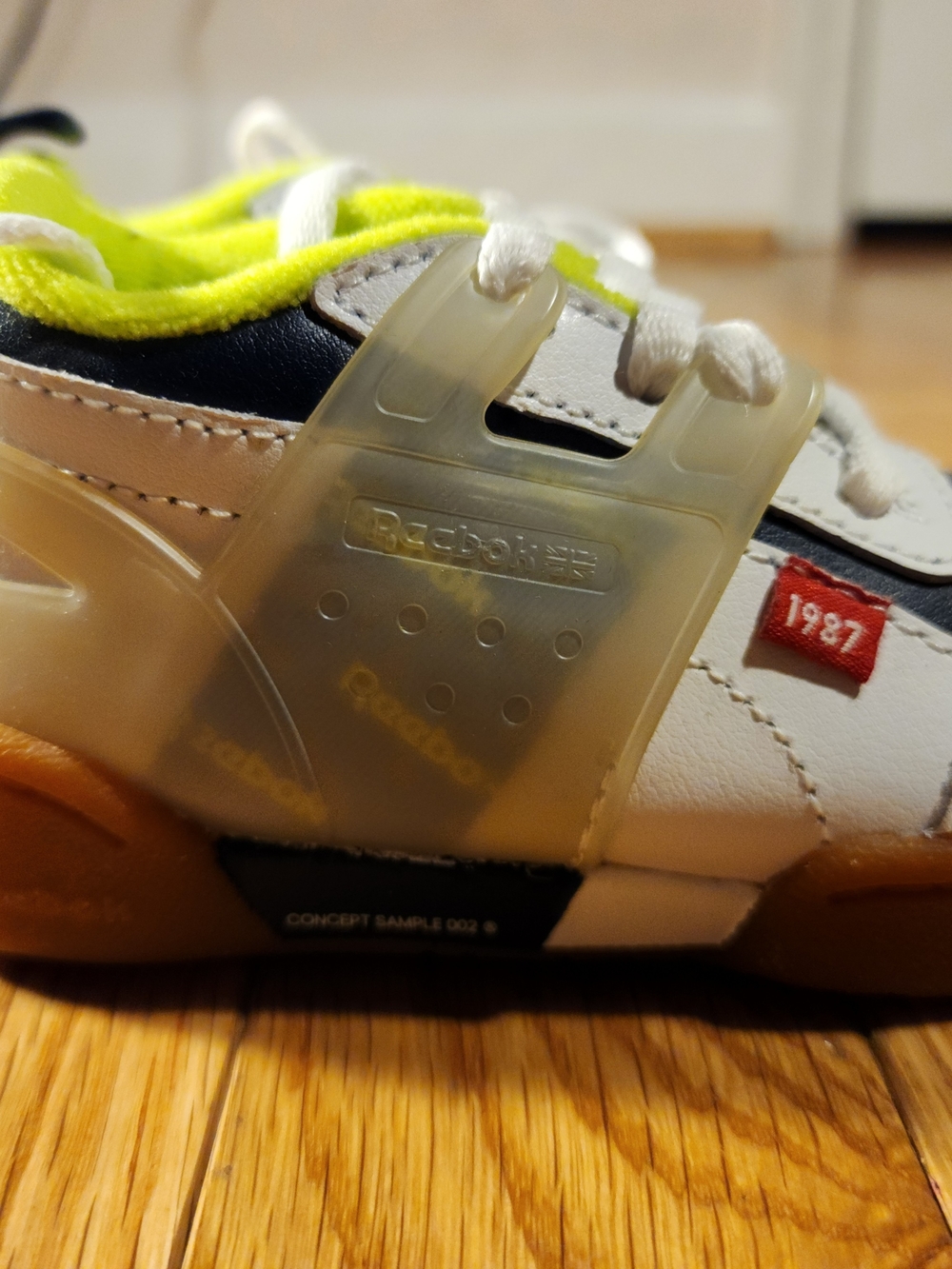 Reebok Kids Sneaker in White, Neon Yellow & Black